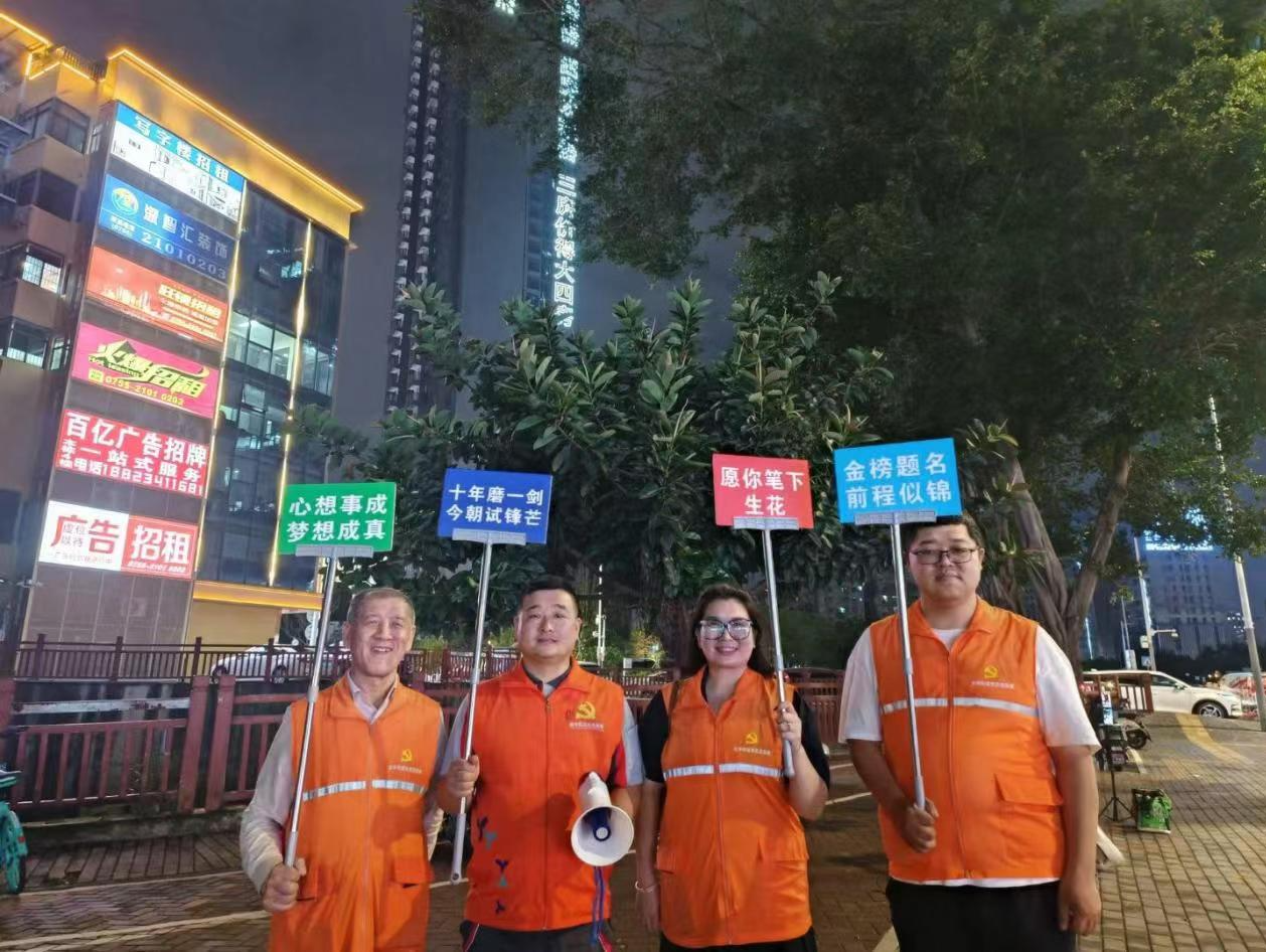 聚社区爱心力量，顺丰小哥为高考学子护航