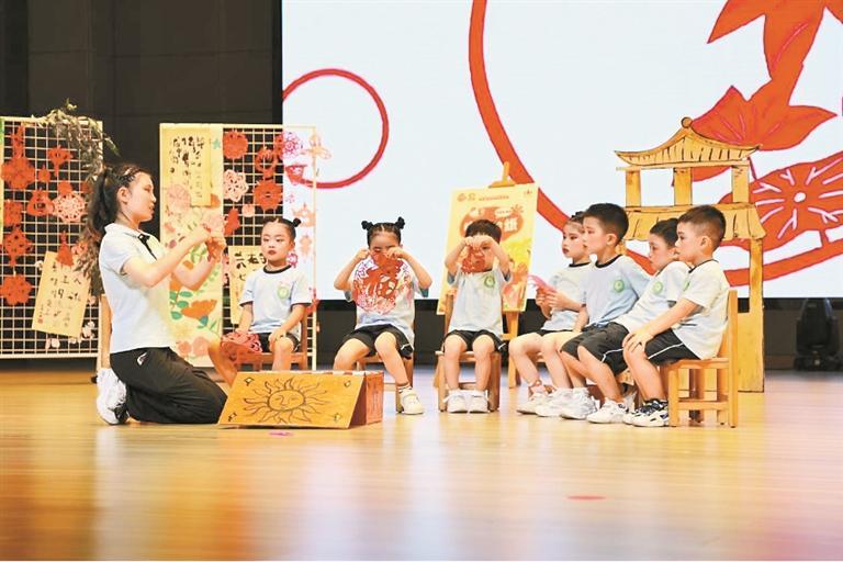 石岩街道推动儿童阅读与非遗文化传承
