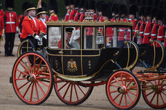 （外代一线）（2）英国举行皇家阅兵式庆祝国王官方生日