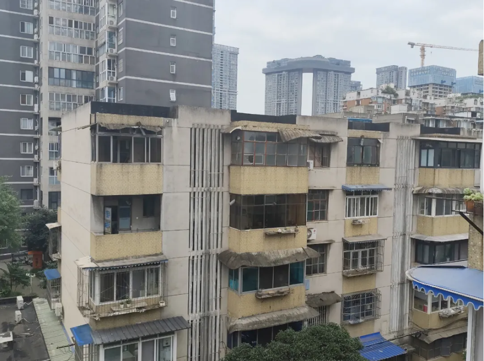 以前几百天卖不掉，如今挂牌1天“秒售”，“老破小”突然火了？