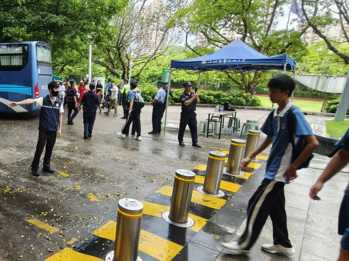 社区网格员精心护航 助力中考平安有序进行