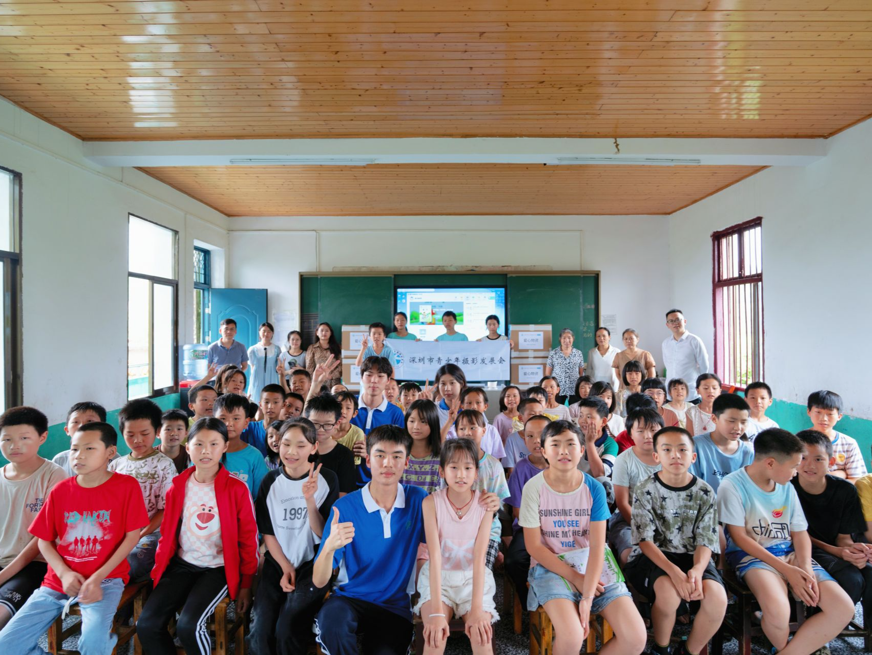 募捐学习物资、捐助湖南乡村小学，深圳中学生社团开展公益助学活动