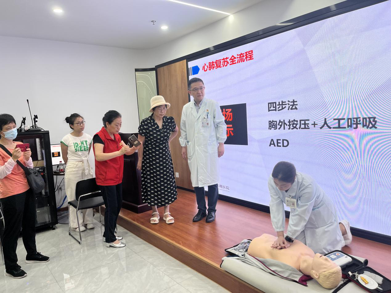 翠宁社区党委开展急救知识讲座