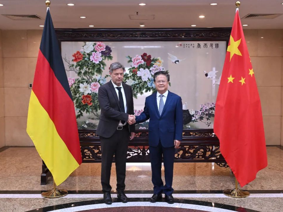 国家发展改革委主任郑栅洁同德国联邦副总理哈贝克举行中德气候变化和绿色转型对话合作机制首次高级别对话