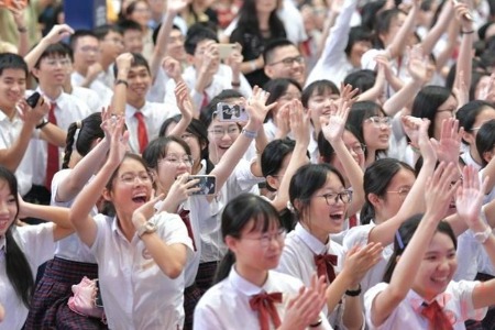 致青春，共赴未来！中山一中举行2024届高中毕业典礼