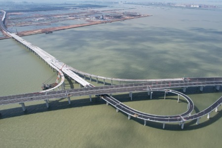 南中高速万顷沙海上互通全面贯通，计划2024年全线建成通车