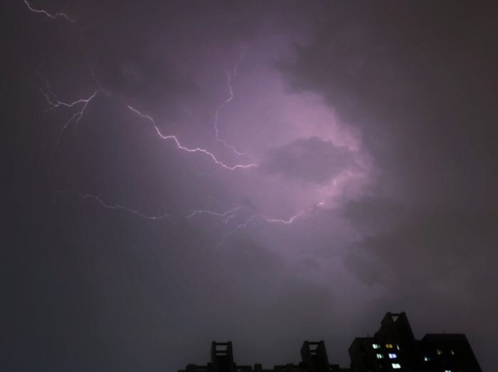 大风冰雹齐上阵，近期强对流天气为何这么多？