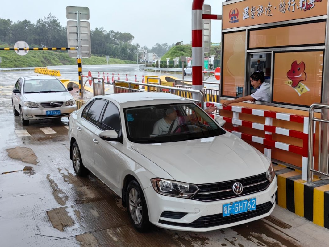 雄信高速今日建成通车，粤赣两省高速通道增至6条