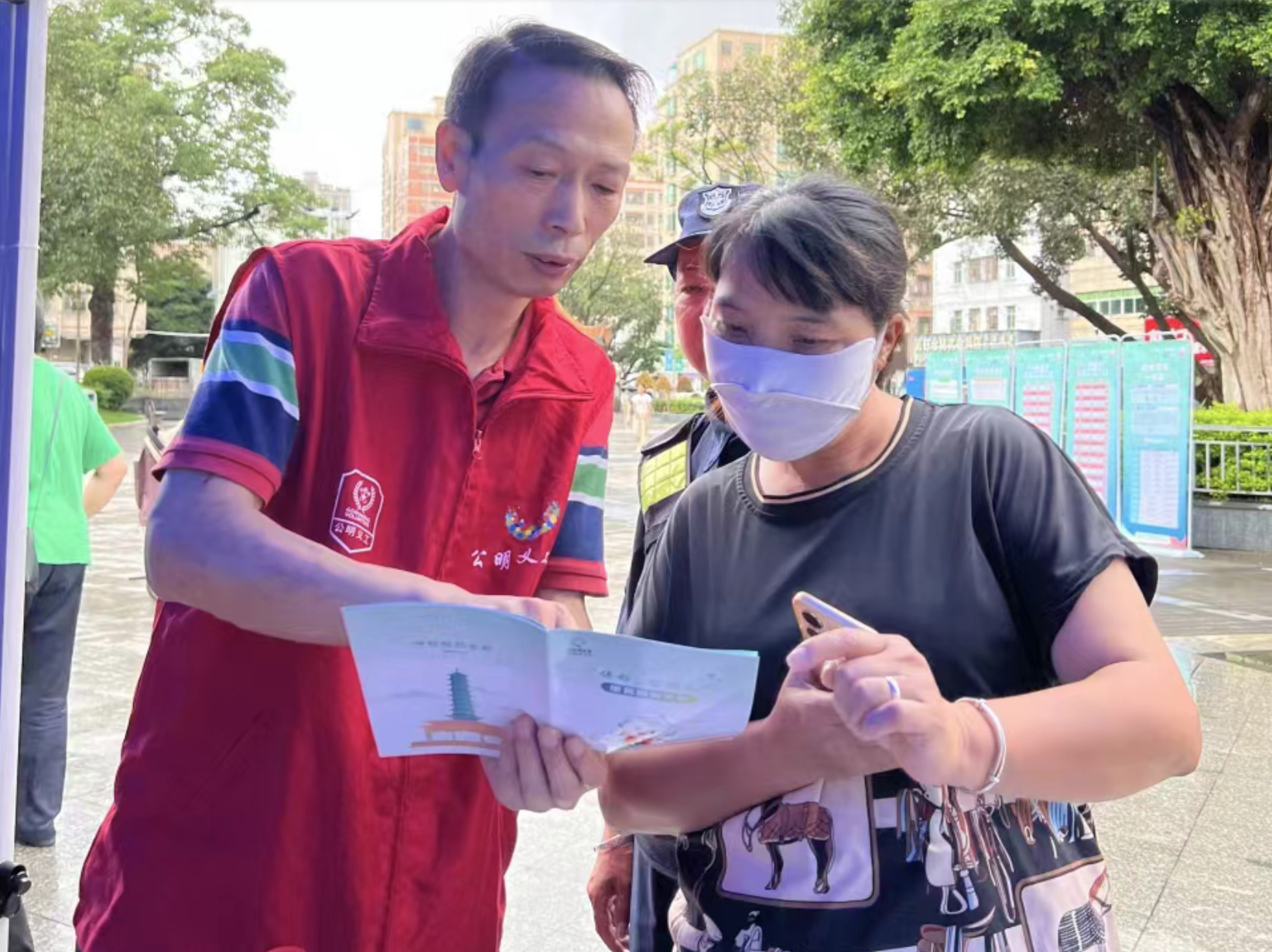 公明街道：“码”上下功夫，让群众办事少跑腿