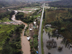 （外代一线）（1）智利多地遭遇洪水