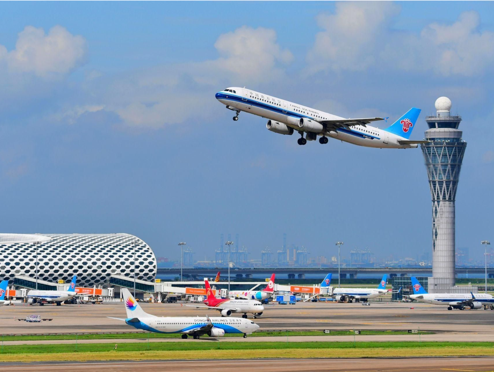 第十届CAPSE航空服务奖揭晓，深圳机场获评“2023最佳机场奖”