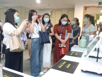 为养老服务工作献计献策，他们共同举办“医养结合”圆桌会议