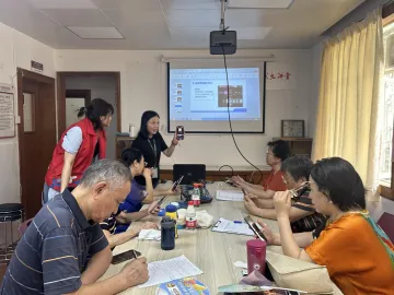 翠竹社区开展长者智能手机视频剪辑学习小组活动