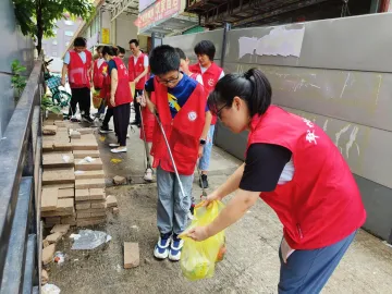 翠竹街道开展“世界环境日”垃圾分类主题宣传活动