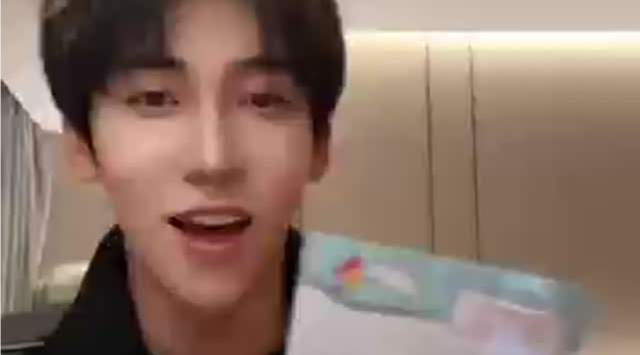“塌房 ”爱豆再就业拆卡主播 网友：“没了唯一的姐，去拆唯一的卡”