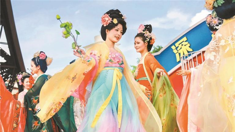 鹏城街头流行“古装风” ，“古风拍摄”产业链初具规模