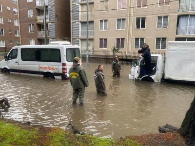 智利中部洪水泛滥 超300人受困