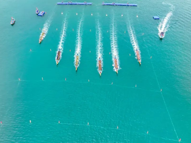 大湾区11城出战海上龙舟赛首日比赛，深圳这支队夺冠