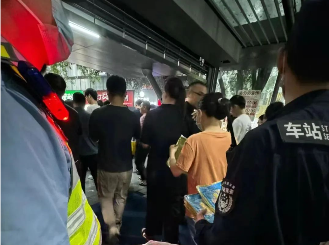 “你永远可以相信深圳服务！”