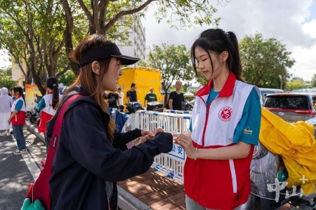 最美风景线！1500多名志愿者为大湾区龙舟赛“站岗”