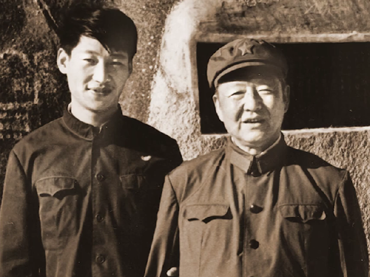 时政微视频丨父子情 公仆心