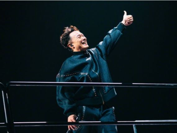 陈奕迅休克摔伤，缝合30多针