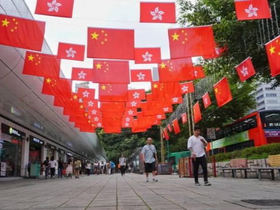 香港街头满是“中国红”！