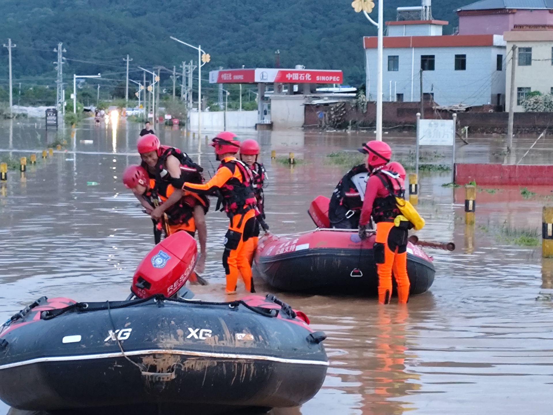 两部门向广东等洪涝灾区紧急调运50余万份生活类救灾物资