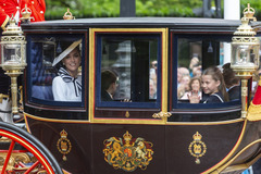 英国举行皇家阅兵式庆祝国王官方生日（2）