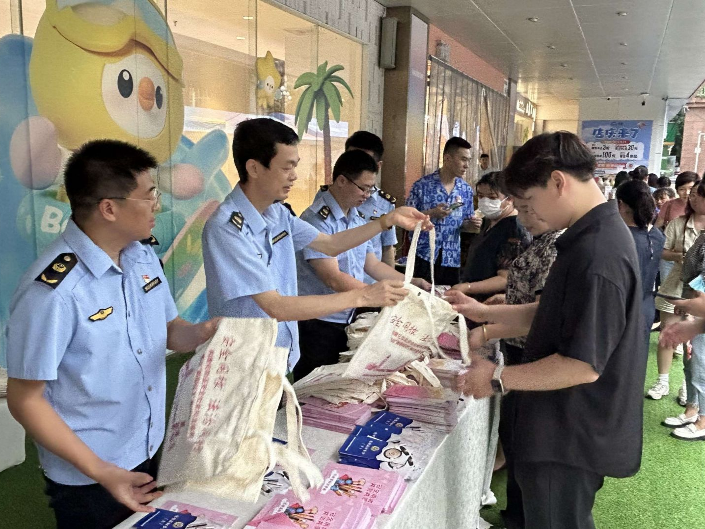 “安全用妆，法治同行”！深圳市市场监管局南山局开展化妆品安全科普宣传活动