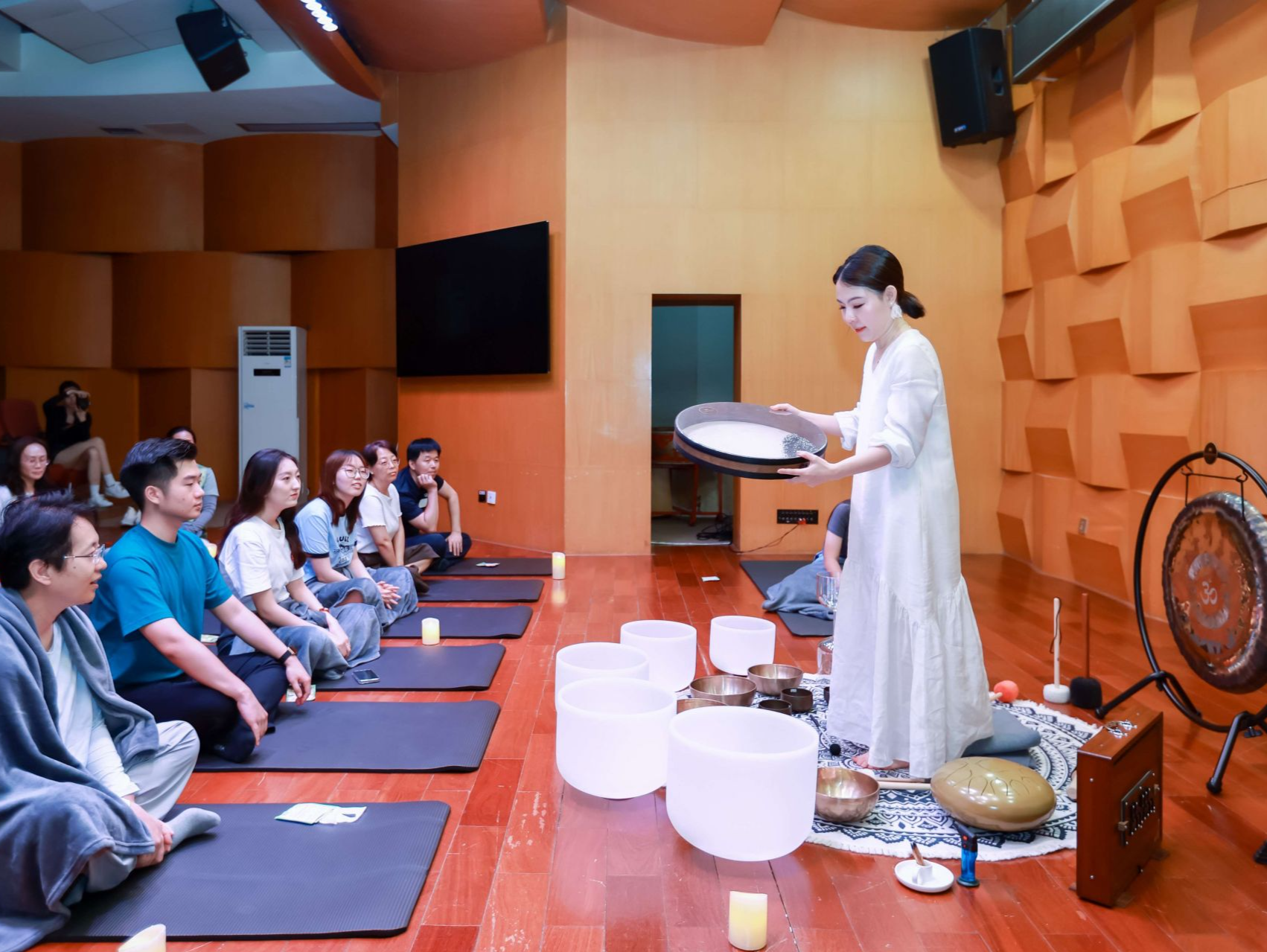 全国首个艺术疗愈大众体验营在深圳大学举办