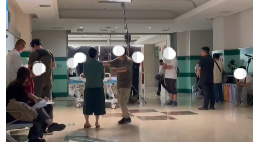 胡锡进评“剧组ICU拍短剧让患者家属‘哭小声点’”
不近人情，没有必要