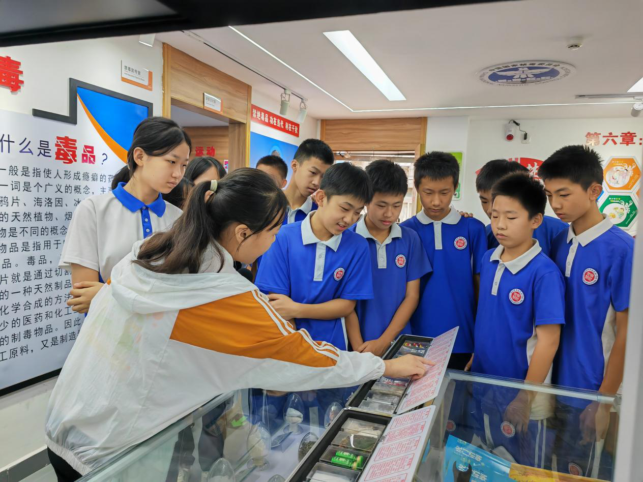 翠竹街道组织禁毒志愿者开展讲解实践活动