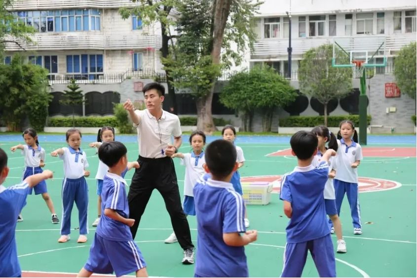 天天见的深圳体育课，上了中央大报！