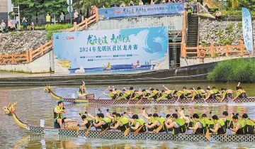 端午龙舟竞渡鼓声震天，家家挂艾品粽香飘全城