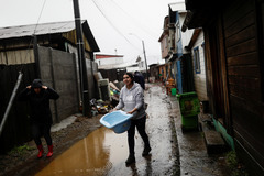 （外代一线）（13）智利多地遭遇洪水
