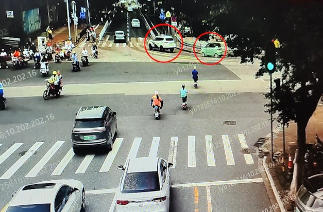 争分夺秒！民警外出办案途中为昏迷女童紧急开道
