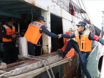 大鹏海警“海上志愿服务队”开展全国安全生产月主题活动