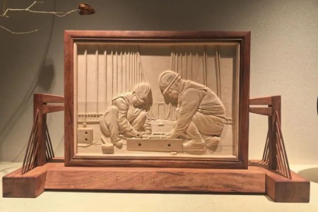 飞跃伶仃洋 | 以“深中通道”为主题，中山市工艺美术大师完成两幅木雕画创作