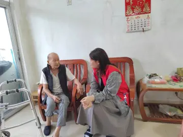翠竹社区探访关爱高龄长者