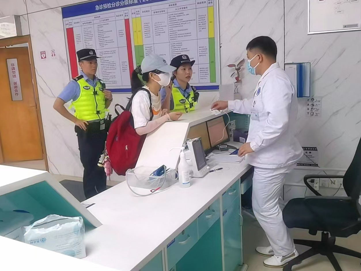 有“警”无险，光明考生腹痛3分钟送达医院