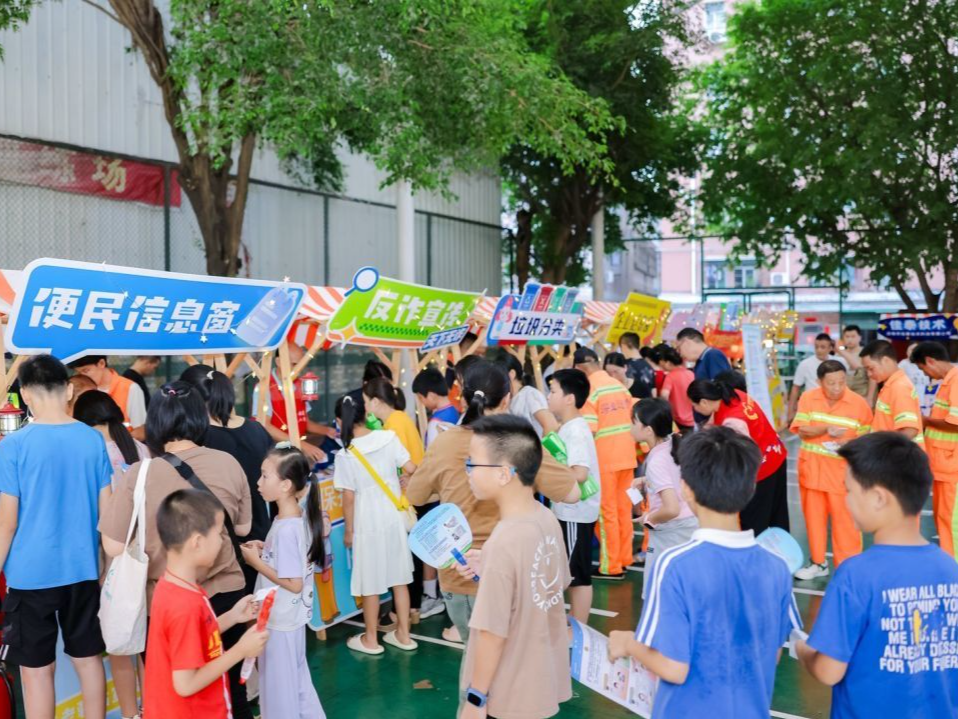 品美食、享服务、提建议……龙华街道向联社区举办大型亲邻夜市活动