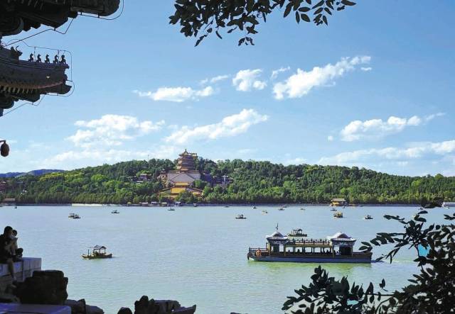 △2023年北京空气质量优良天数达271天，较2013年增加95天，全市生态环境质量改善成效持续巩固。图为北京颐和园。