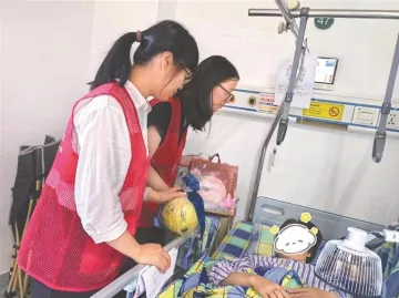 深圳工会工伤探视将关爱送到职工病床前，为工伤职工提供多种保障服务