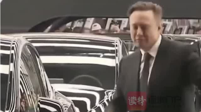 马斯克：哈里斯是“傀儡 ”特朗普不是