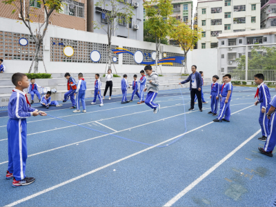 深圳超常规实施百万学位攻坚计划，近四年新增基础教育学位超六十四万个