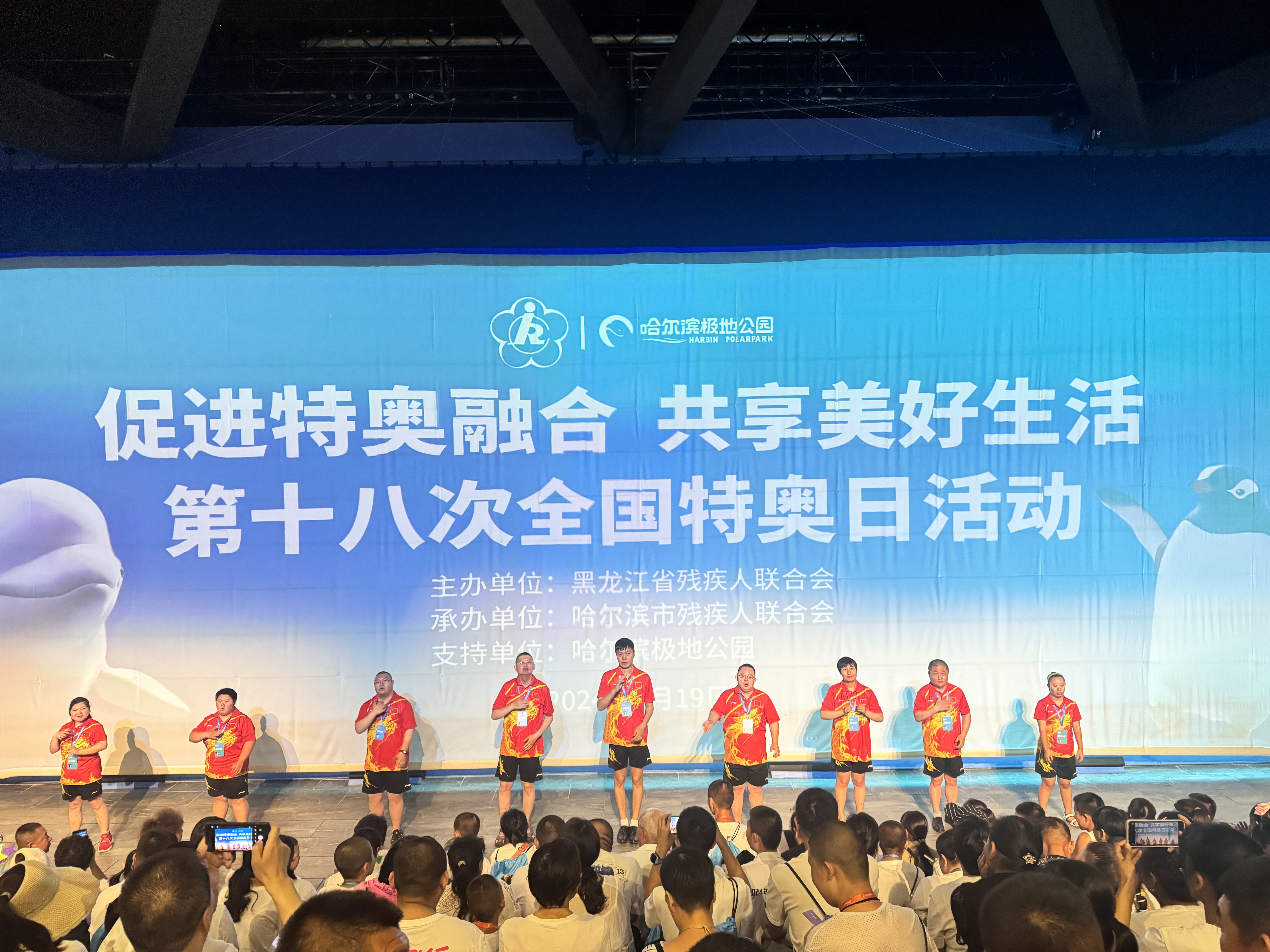特奥日，他们脸上洋溢着开心的笑！