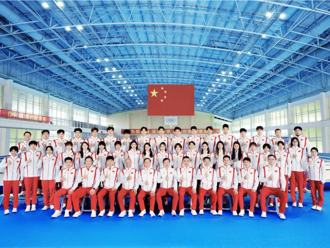 加油！中国游泳队出征巴黎奥运会 
