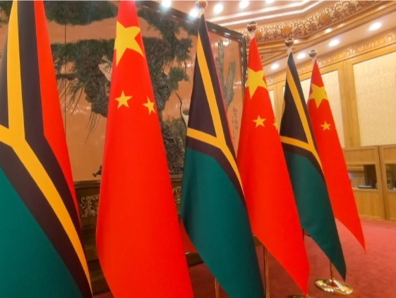 习近平会见瓦努阿图总理萨尔维