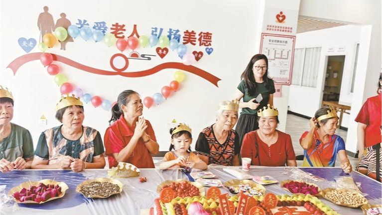 石岩宝源社区长者生日会热闹温馨